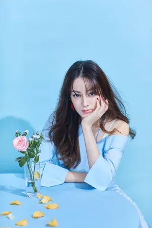 迪丽热巴清秀灵动写真图片_2