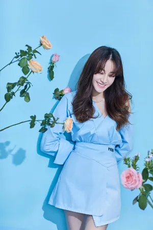 迪丽热巴清秀灵动写真图片_9