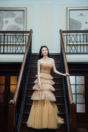 景甜优雅性感珠宝展写真图片_1
