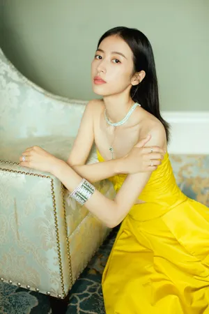 周雨彤黄色长裙明艳优雅写真图片_4