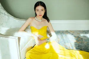 周雨彤黄色长裙明艳优雅写真图片_5