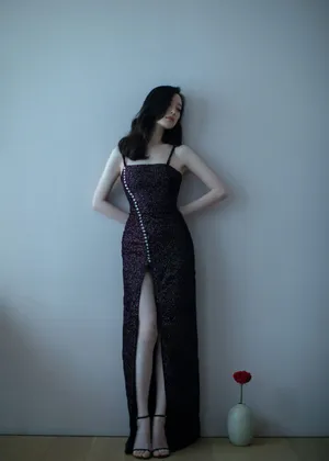 倪妮冷艳又性感活动照图片_2