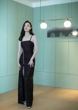 倪妮冷艳又性感活动照图片_8