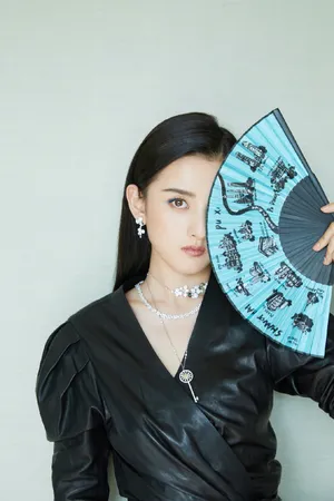 宋祖儿皮裙超A性感写真图片_5