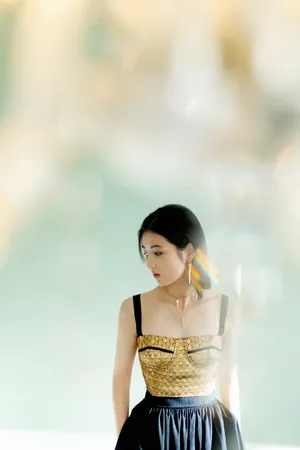 张子枫精致少女感优雅写真图片
