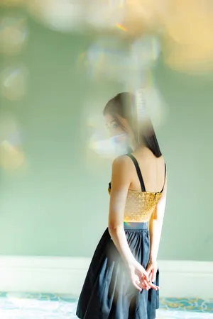 张子枫精致少女感优雅写真图片_2