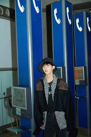 郭俊辰机场休闲私服写真图片