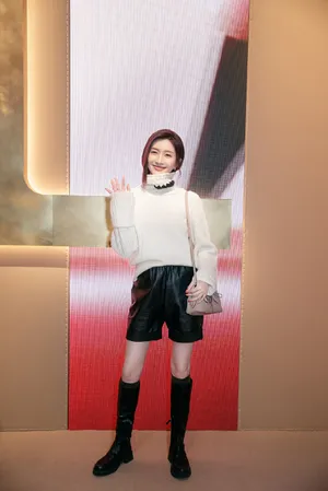 江疏影初秋时尚穿搭率性写真图片_2