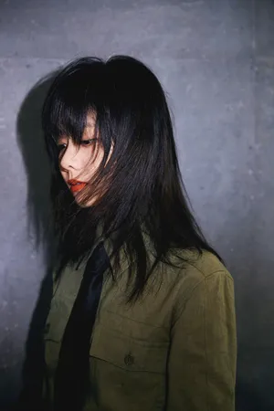 谭松韵酷飒写真图片_4