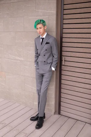 小鬼王琳凯绿发西装写真图片_3