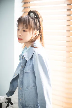 吴昕灵动活力写真图片_3