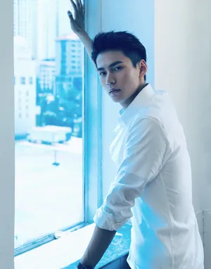 秦天白色衬衣帅气图片_3