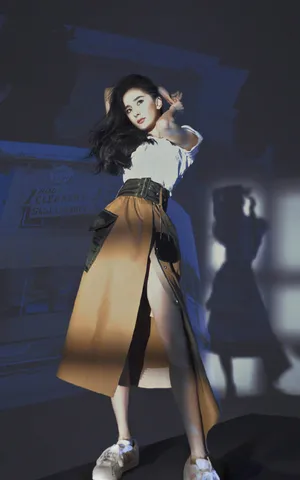 杨幂成熟妩媚杂志写真大片_2