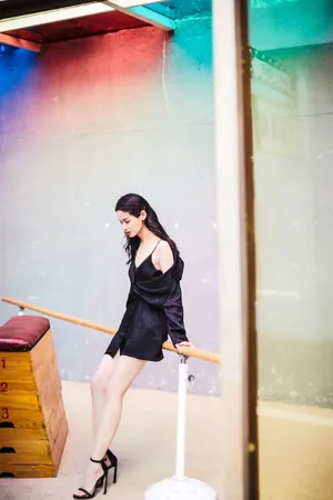 屈菁菁性感妩媚写真图片