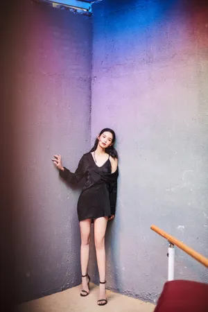 屈菁菁性感妩媚写真图片_2