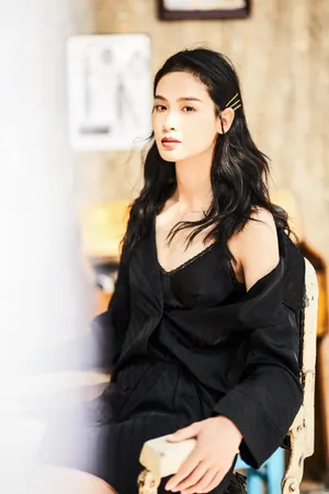 屈菁菁性感妩媚写真图片_4