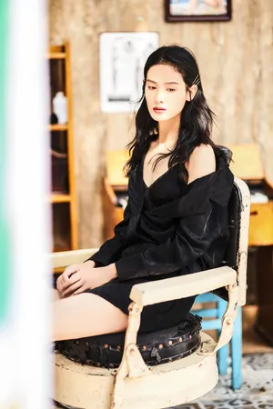 屈菁菁性感妩媚写真图片_5