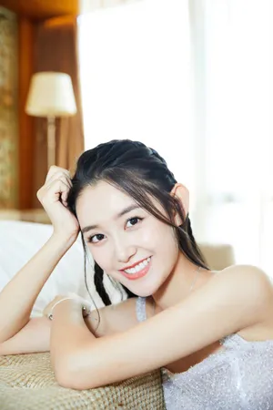 蒋依依优雅甜美写真图片_3