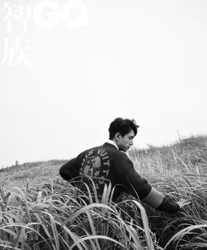 李现最新黑白杂志写真图片_2