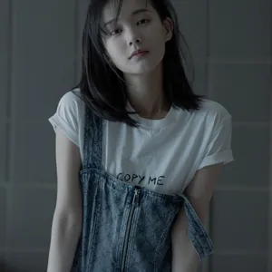 李一桐盐系甜酷写真图片