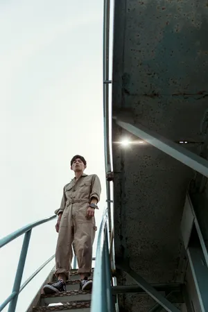 樊治欣连体工装服饰帅气写真图片_5