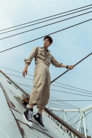 樊治欣连体工装服饰帅气写真图片_6