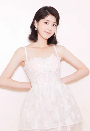 李凯馨吊带裙温婉写真图片_1