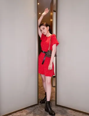 宋祖儿卧蚕痣复古新潮写真图片_2
