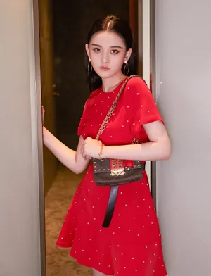 宋祖儿卧蚕痣复古新潮写真图片_3