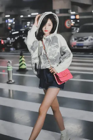 吴宣仪性感机场街拍照图片_8