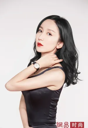 娄艺潇性感优雅写真图片_4