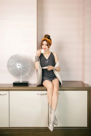 “锐舞天后”爱戴时尚性感写真图片_3