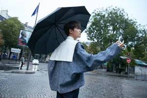 林彦俊雨中漫步街拍写真图片_5