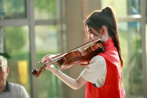 鞠婧祎《我和我的祖国》青春版MV图片_3