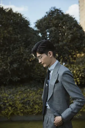 张翰儒雅斯文帅气写真图片_2