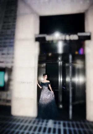 袁姗姗露锁骨气质优雅写真图片