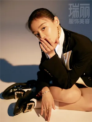 袁姗姗中国风封面杂志写真图片_2