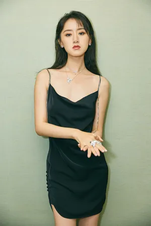 袁冰妍性感吊带裙写真图片