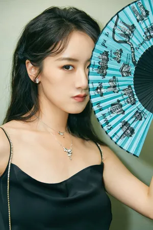 袁冰妍性感吊带裙写真图片_5