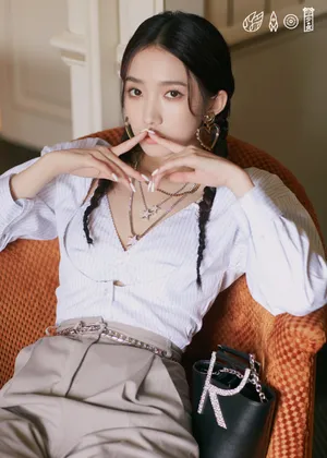 孟美岐双麻花辫青春活力图片_1
