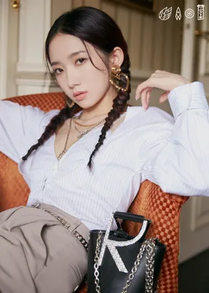 孟美岐双麻花辫青春活力图片_2