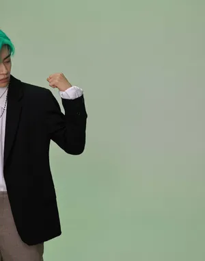 王琳凯肆意张扬帅气图片