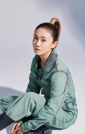 刘芸成熟妩媚时尚写真大片