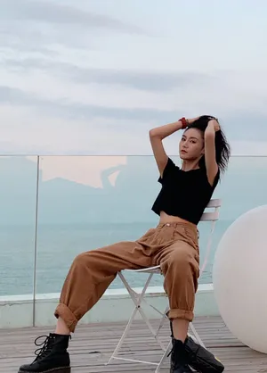 黄柳嫣甜美旅拍照图片_3