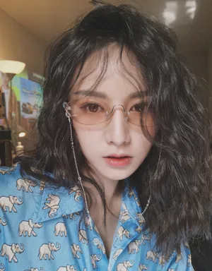 黄柳嫣潮流帅气自拍照图片_3