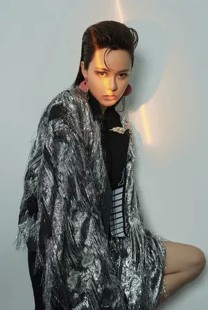 黄一琳性感冷艳写真图片_7