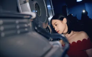 谭卓红裙优雅魅力写真图片_3