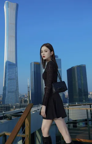 古力娜扎时髦个性街拍图片_6