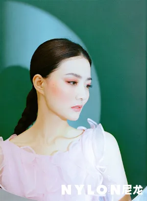 徐璐桃花妆优雅写真图片