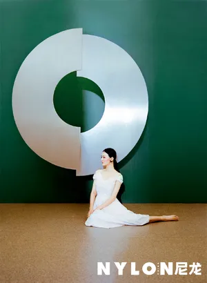 徐璐桃花妆优雅写真图片_4